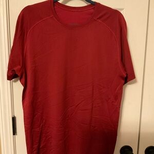 lululemon athletica Men's Red Short Sleeve Tee
